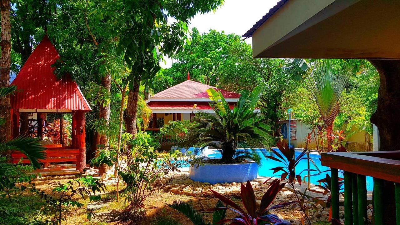 The Pelicans Resort Batangas Exterior foto